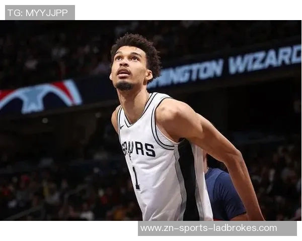 米奇约翰逊赞文班身体健康重返球场令人振奋