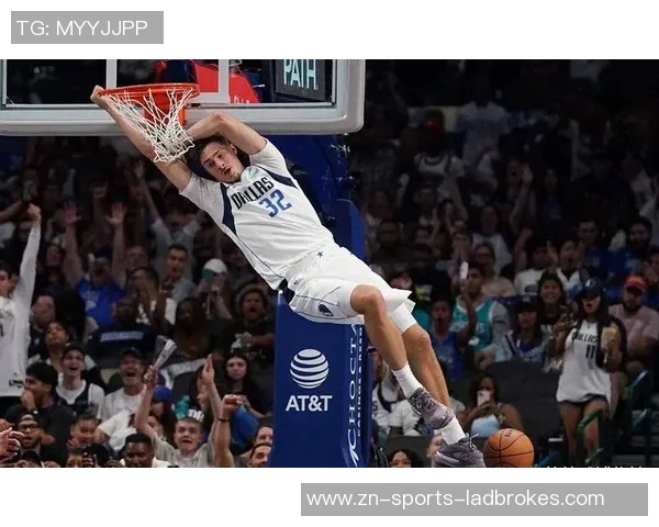 克莱半场神勇表现三分球9中6狂砍23分引发全场惊叹